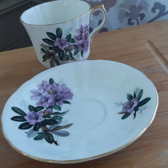 Vtg ROYAL VICTORIA FINE Bone china cup saucer purple flowers FLORAL gold trim - Picture 3 of 7